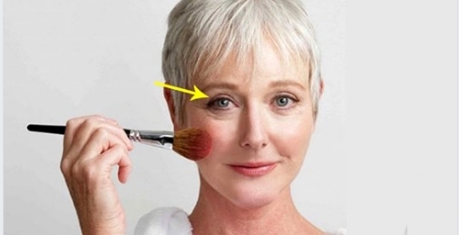 Омолаживающий макияж для нависающего века: 8 шагов
